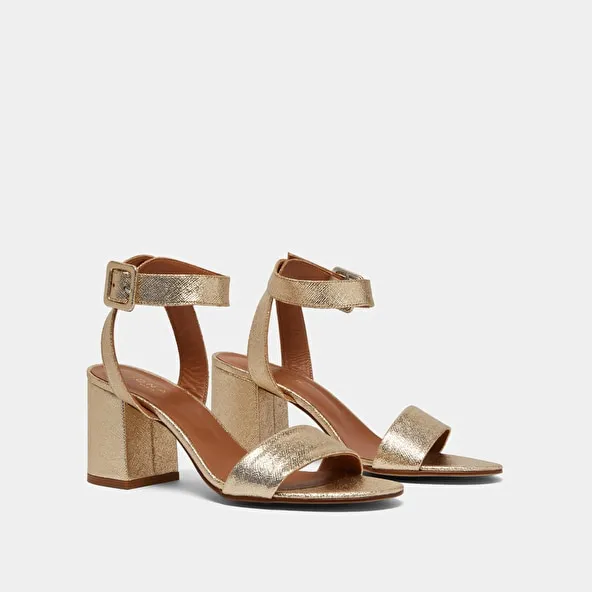 Heeled sandals with straps in platinum metallic synthetic
